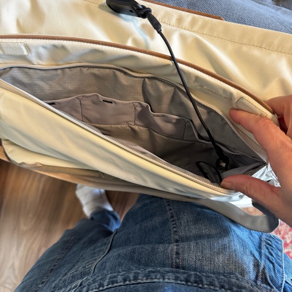 Cream and Brown Peak Design Everyday tote 15L - Picture 4 of 9